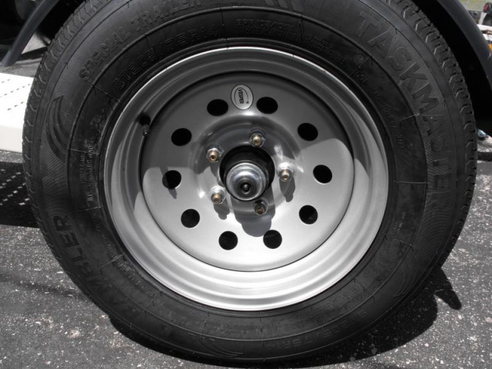 New NEW  Stehl       Tow Dolly     80"  Straps Included  ELECTRIC BRAKES