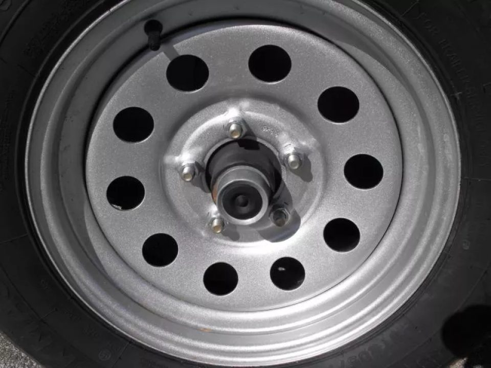 New Enclosed Trailer 7 X 10  Barn Door Concession Window 30 Amp Package Color Silver Mist