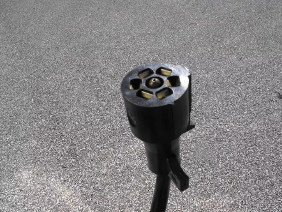 New Enclosed Trailer 7 X 10  Barn Door Concession Window 30 Amp Package Color Silver Mist