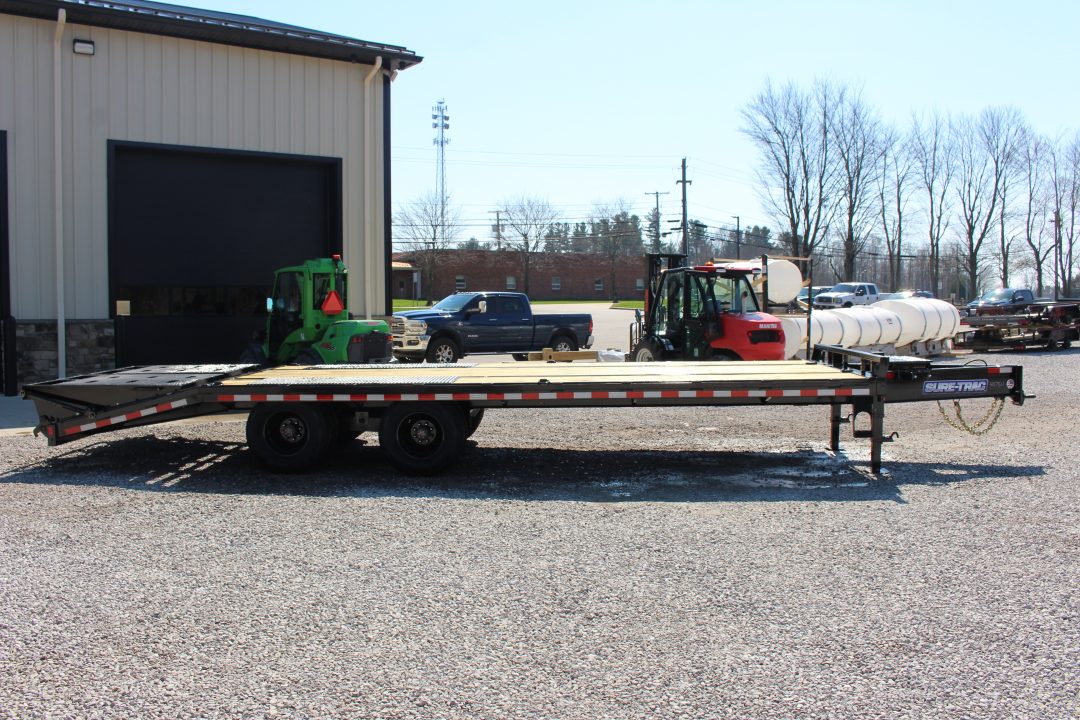 New 2026 Sure-Trac 8.5' x 20' + 5' Low Profile Beaver Tail Deckover Flatbed - 25,900# GVW