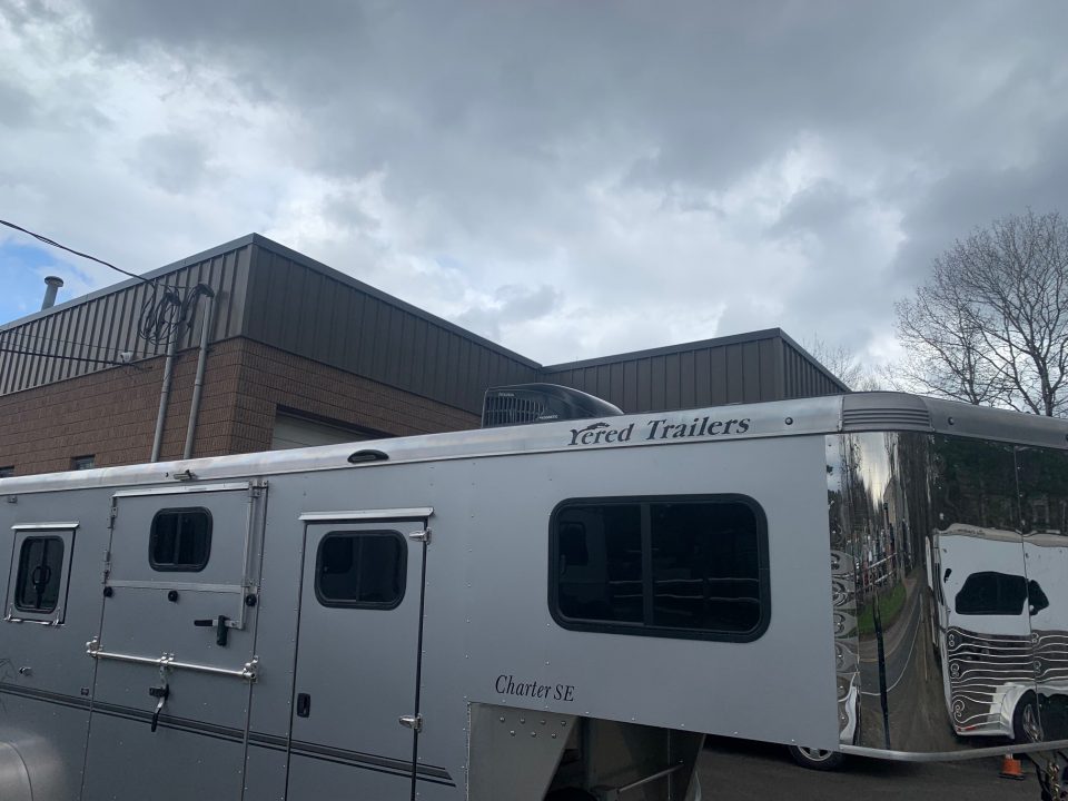 Used 2023 Sundowner Trailers 2+1 GN Horse Trailer