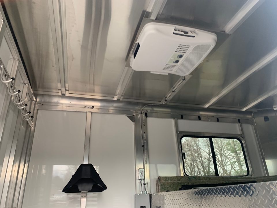 Used 2023 Sundowner Trailers 2+1 GN Horse Trailer