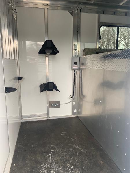 Used 2023 Sundowner Trailers 2+1 GN Horse Trailer