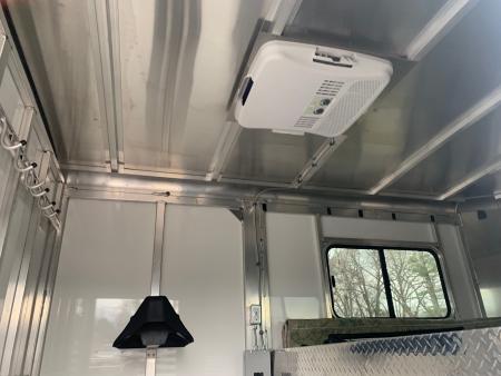 Used 2023 Sundowner Trailers 2+1 GN Horse Trailer