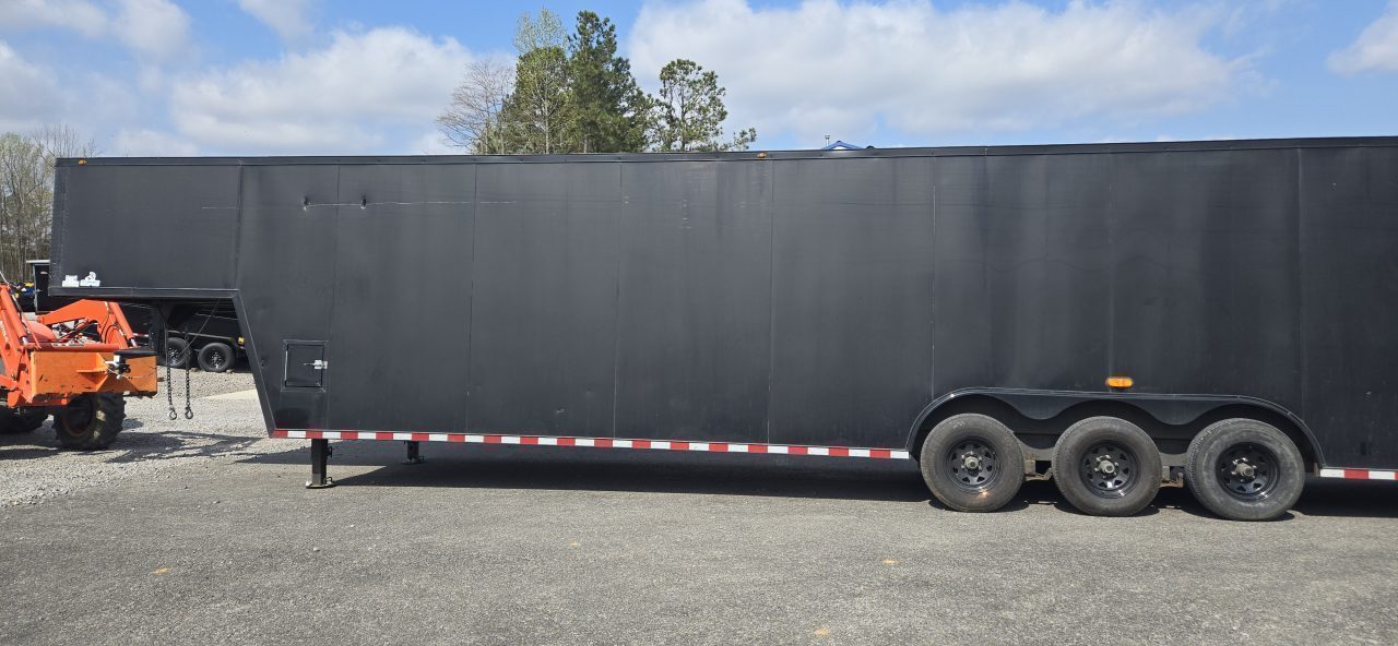 Used Repo 2022 High Country Trailers 40' Enclosed Trailer