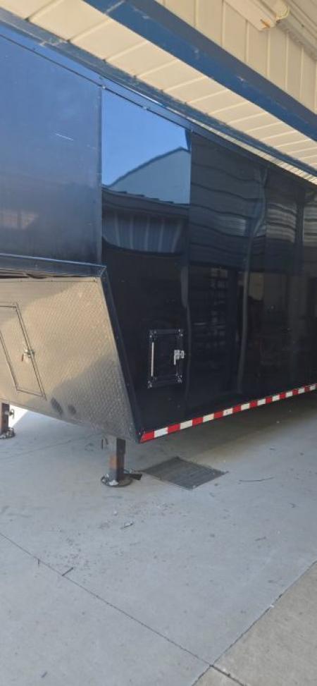 Used Repo 2022 High Country Trailers 40' Enclosed Trailer