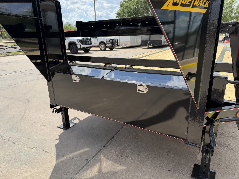 New #037772 2026 DIAMOND T SWF 28 X 102 TANDEM AXLE 14K FLATBED GOOSENECK W/ MAXX RAMPS