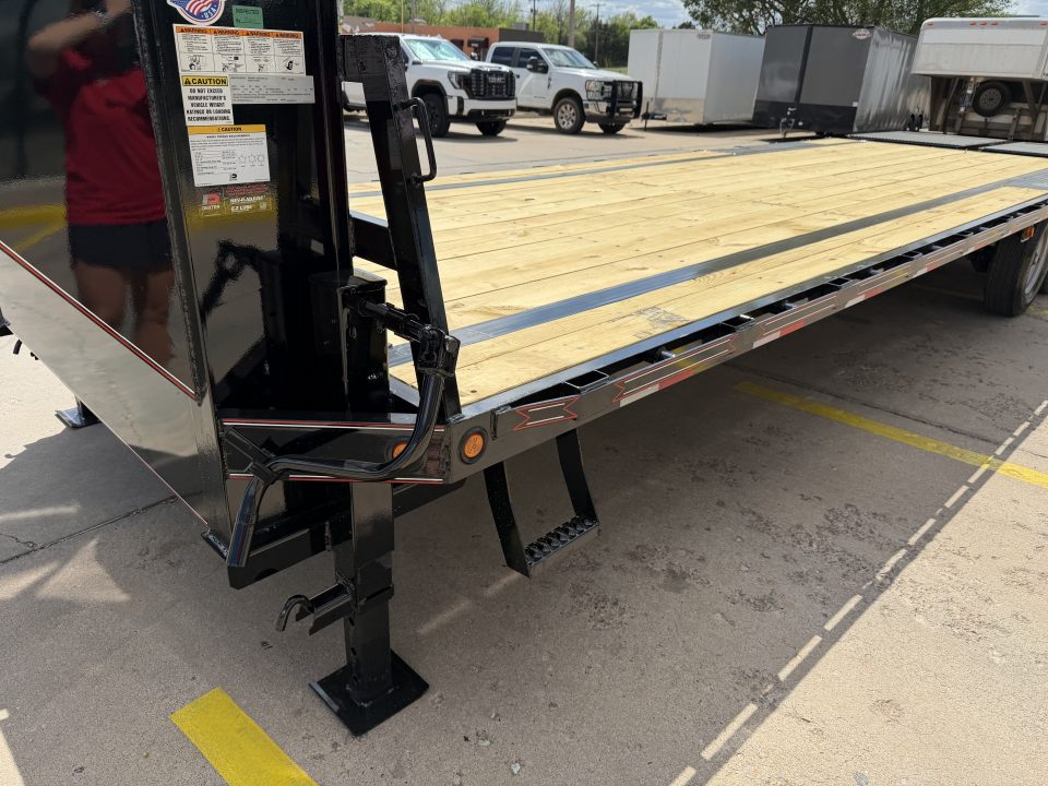New #037772 2026 DIAMOND T SWF 28 X 102 TANDEM AXLE 14K FLATBED GOOSENECK W/ MAXX RAMPS