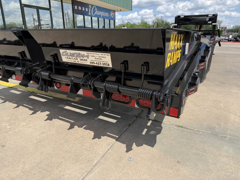 New #037772 2026 DIAMOND T SWF 28 X 102 TANDEM AXLE 14K FLATBED GOOSENECK W/ MAXX RAMPS