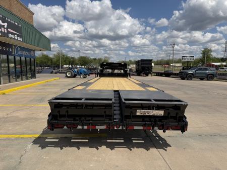 New #037772 2026 DIAMOND T SWF 28 X 102 TANDEM AXLE 14K FLATBED GOOSENECK W/ MAXX RAMPS