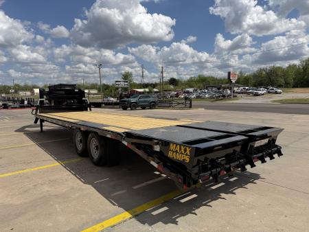 New #037772 2026 DIAMOND T SWF 28 X 102 TANDEM AXLE 14K FLATBED GOOSENECK W/ MAXX RAMPS
