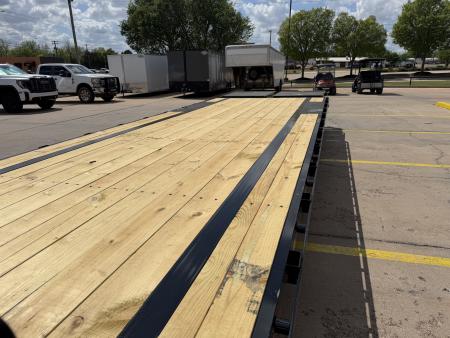 New #037772 2026 DIAMOND T SWF 28 X 102 TANDEM AXLE 14K FLATBED GOOSENECK W/ MAXX RAMPS
