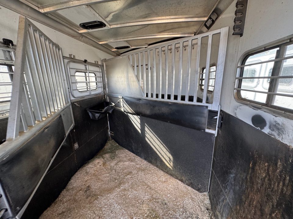 Used 2001 Sundowner Trailers TRAILBLAZER III 3H LQ Horse Trailer