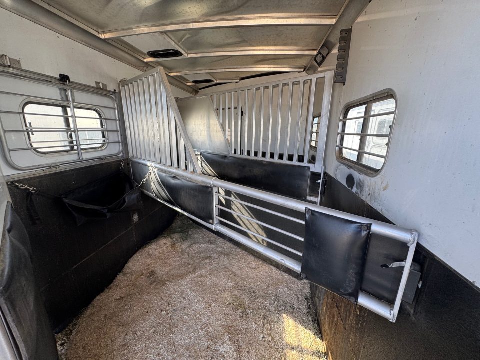 Used 2001 Sundowner Trailers TRAILBLAZER III 3H LQ Horse Trailer