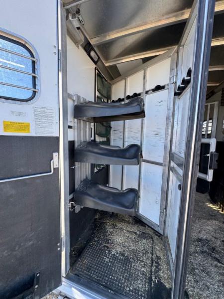 Used 2001 Sundowner Trailers TRAILBLAZER III 3H LQ Horse Trailer