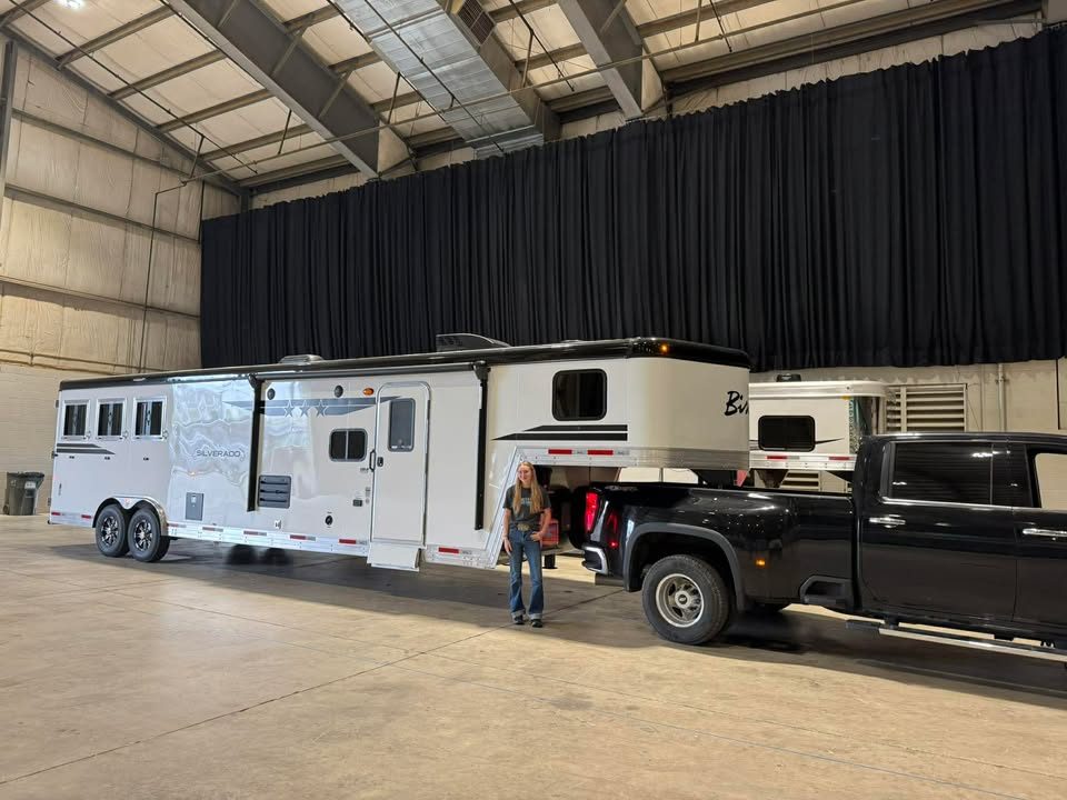 New 2026 Bison Trailers 8313 SILVERADO Horse Trailer