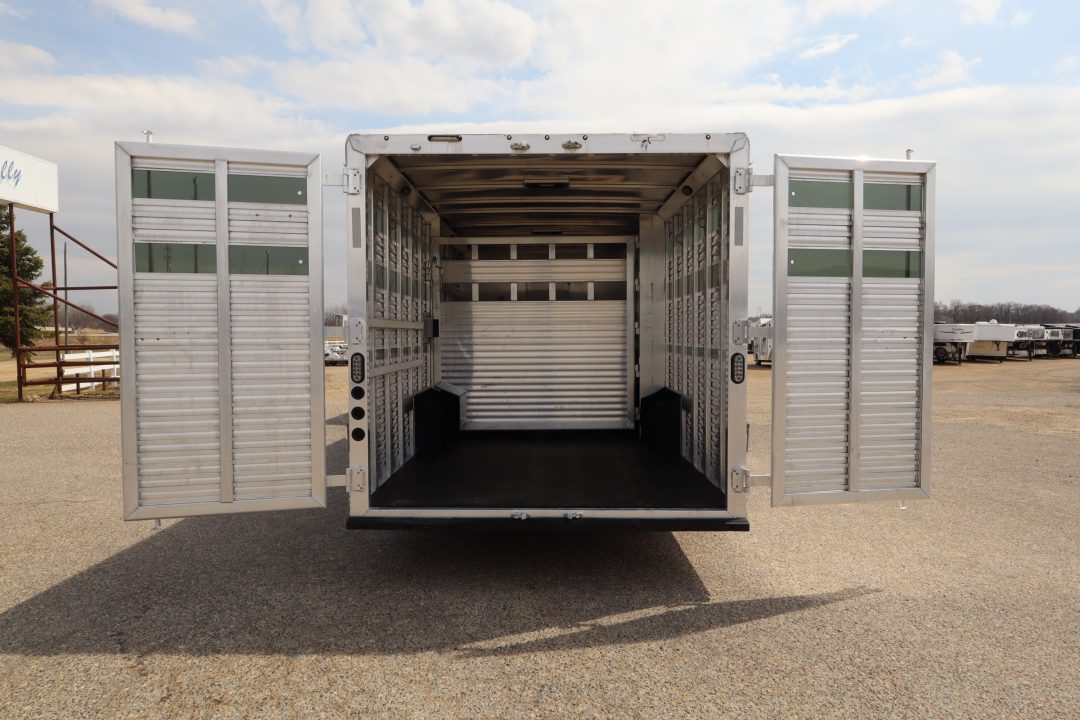Used 2022 Lakota Stock/Combo LQ Horse Trailer