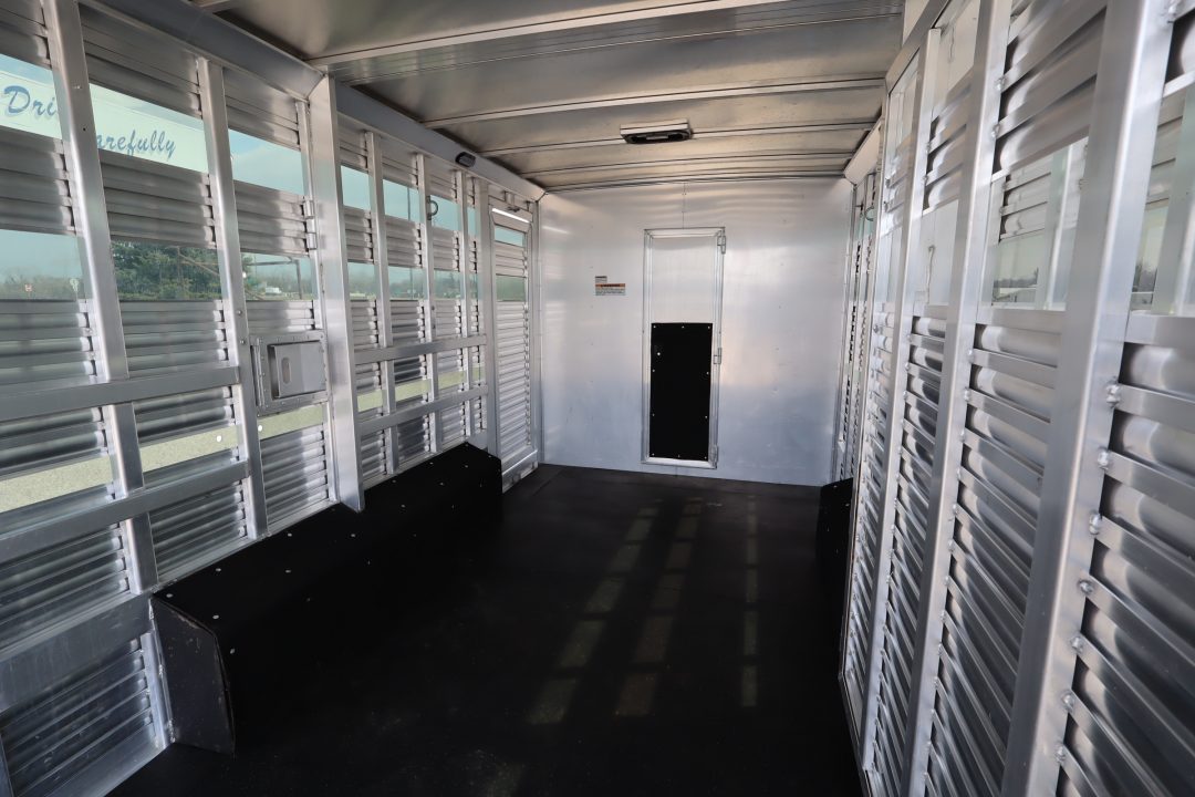 Used 2022 Lakota Stock/Combo LQ Horse Trailer