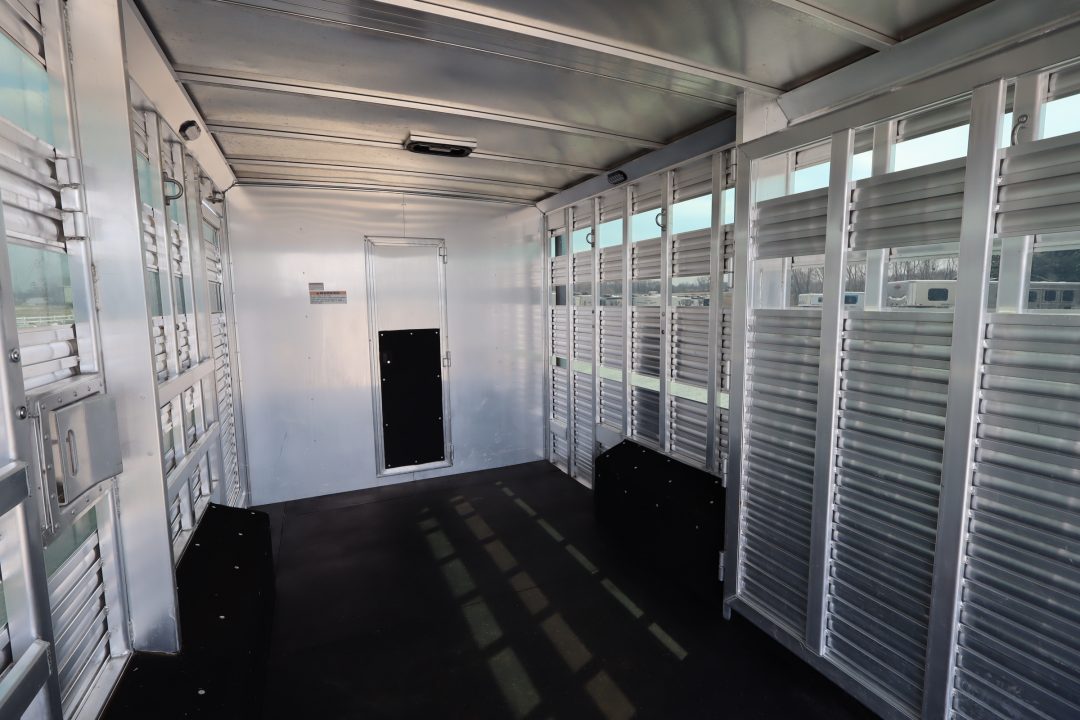 Used 2022 Lakota Stock/Combo LQ Horse Trailer