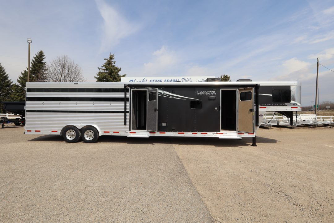 Used 2022 Lakota Stock/Combo LQ Horse Trailer