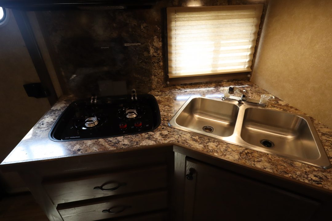 Used 2022 Lakota Stock/Combo LQ Horse Trailer