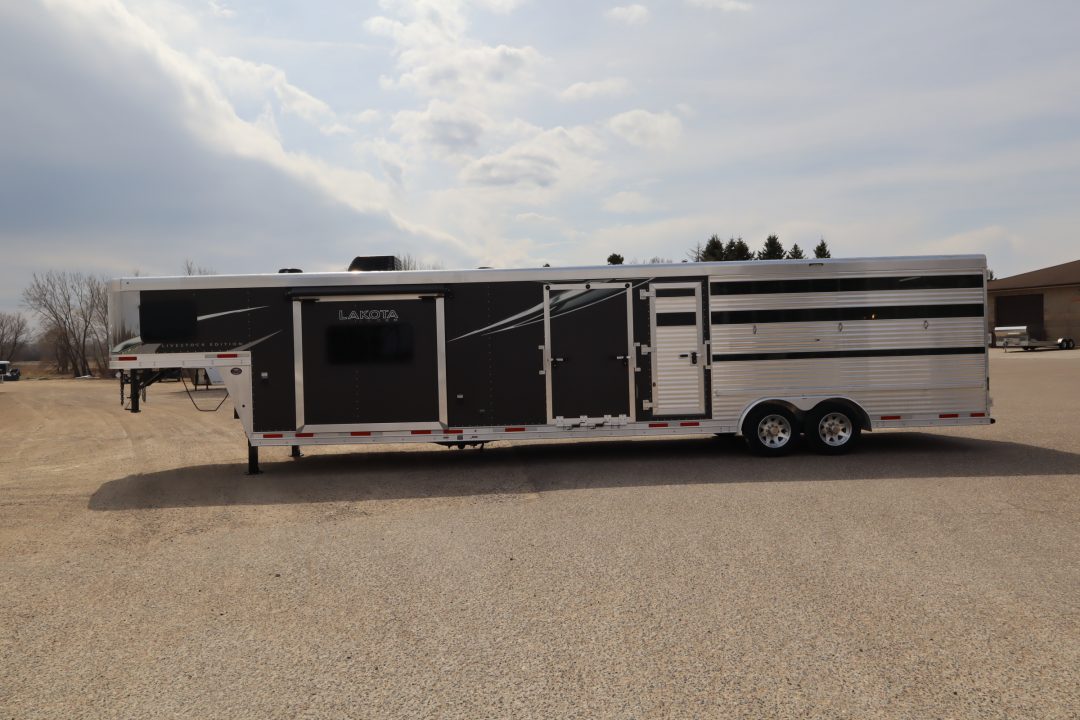 Used 2022 Lakota Stock/Combo LQ Horse Trailer