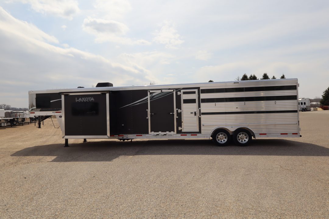 Used 2022 Lakota Stock/Combo LQ Horse Trailer