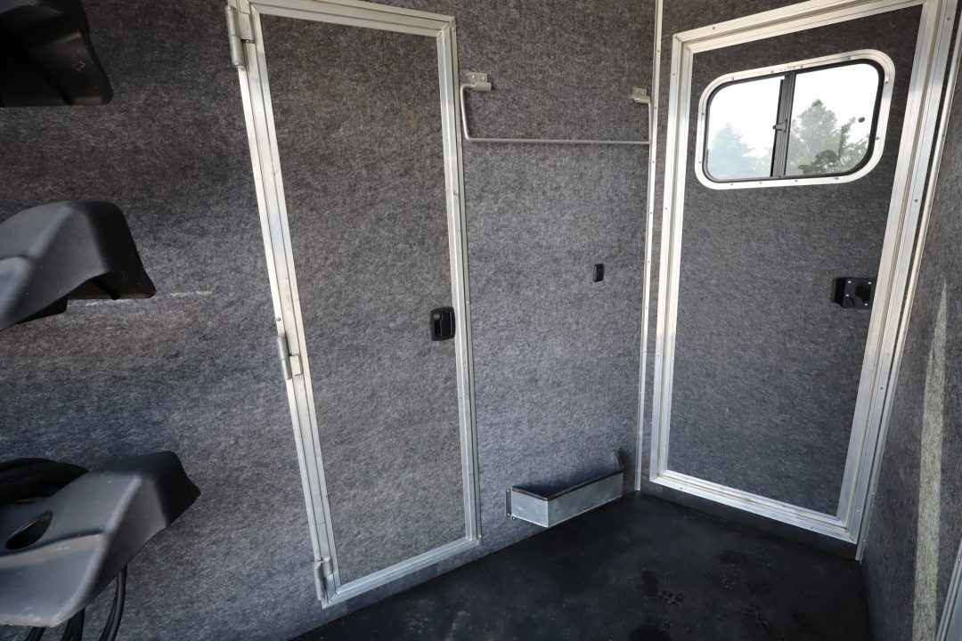 Used 2022 Lakota Stock/Combo LQ Horse Trailer