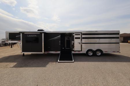 Used 2022 Lakota Stock/Combo LQ Horse Trailer