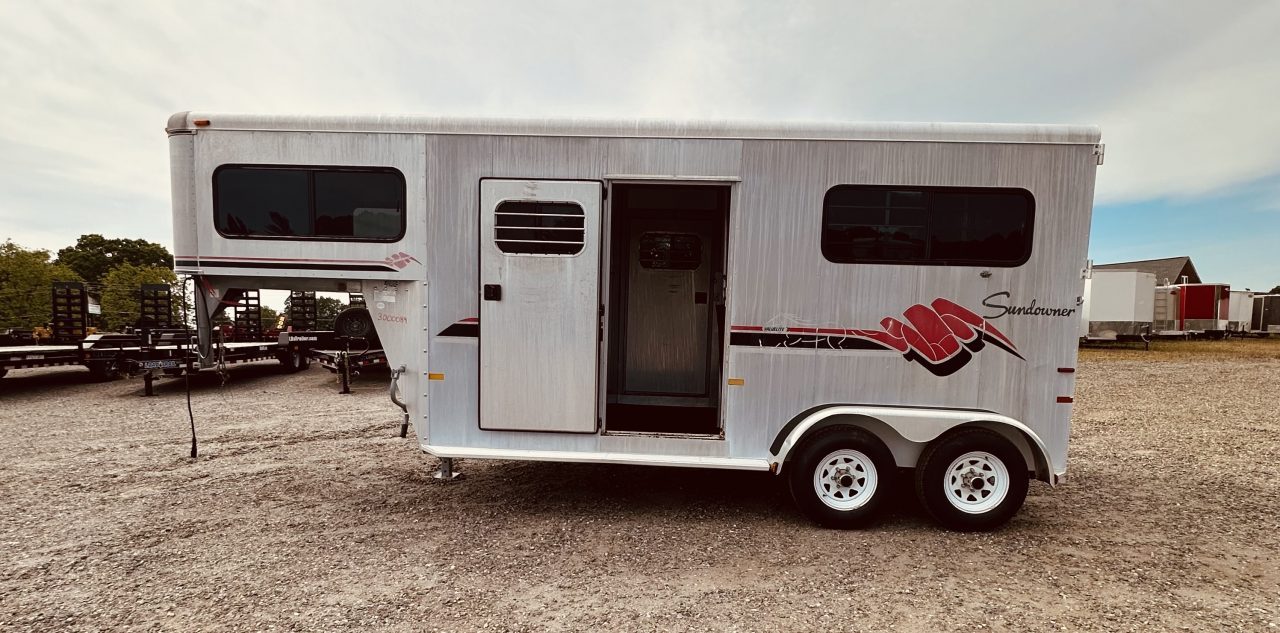 Used 1998 Sundowner 2H 727 Valuelite Horse Trailer