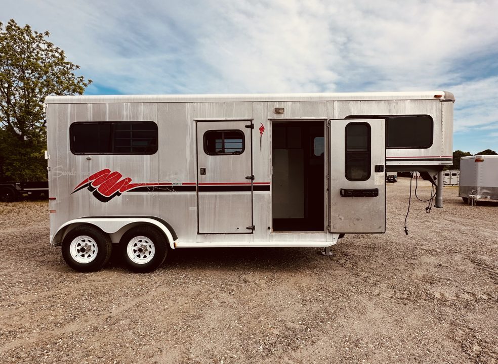 Used 1998 Sundowner 2H 727 Valuelite Horse Trailer