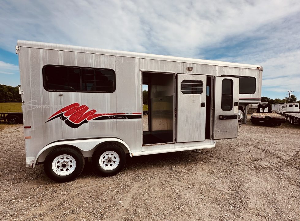 Used 1998 Sundowner 2H 727 Valuelite Horse Trailer