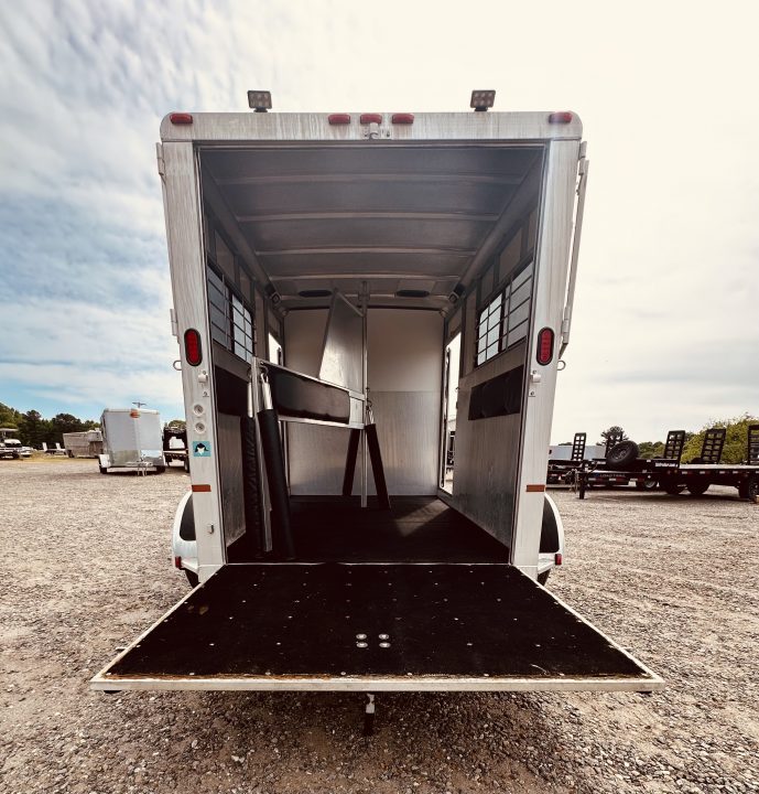 Used 1998 Sundowner 2H 727 Valuelite Horse Trailer