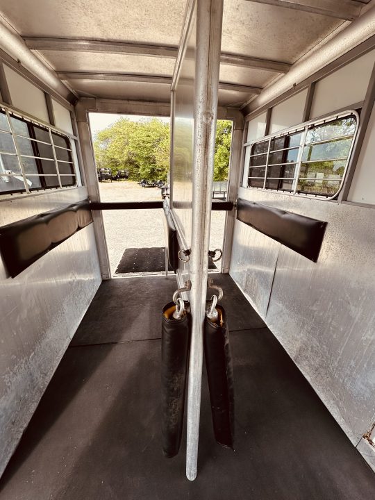 Used 1998 Sundowner 2H 727 Valuelite Horse Trailer