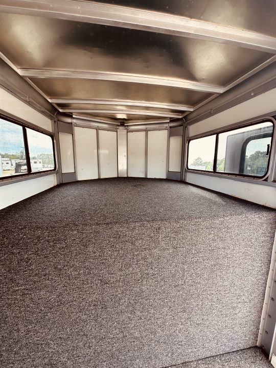 Used 1998 Sundowner 2H 727 Valuelite Horse Trailer