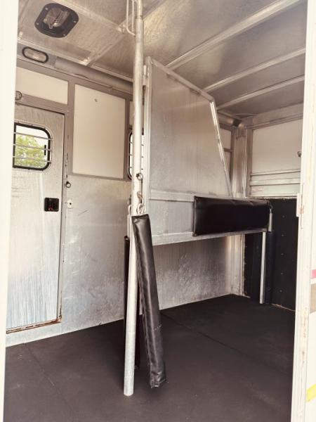 Used 1998 Sundowner 2H 727 Valuelite Horse Trailer