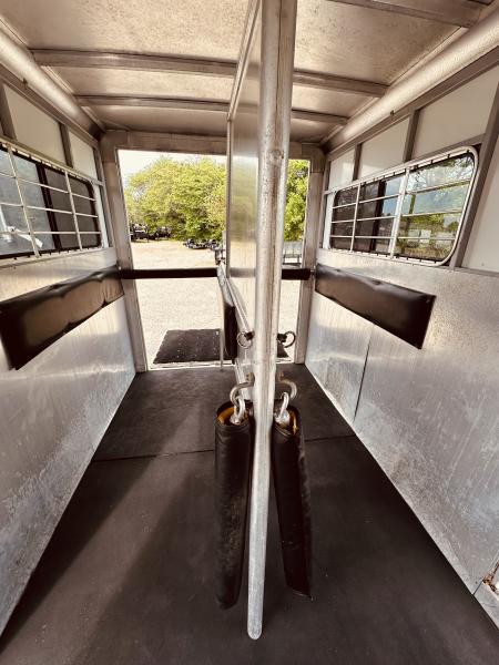 Used 1998 Sundowner 2H 727 Valuelite Horse Trailer