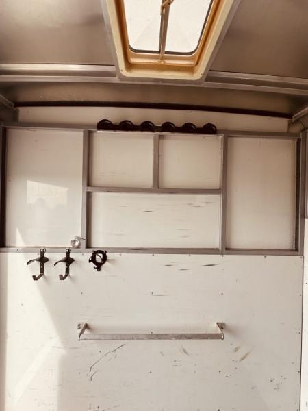 Used 1998 Sundowner 2H 727 Valuelite Horse Trailer