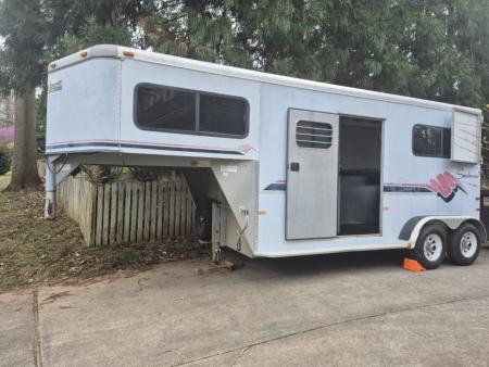 Used 1998 Sundowner 2H 727 Valuelite Horse Trailer
