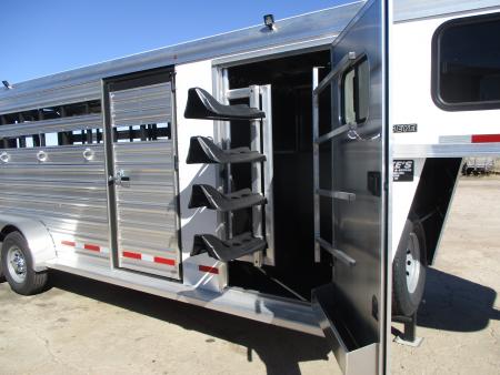 New 2026 Logan Coach Combo Stock / Stock Combo Trailer