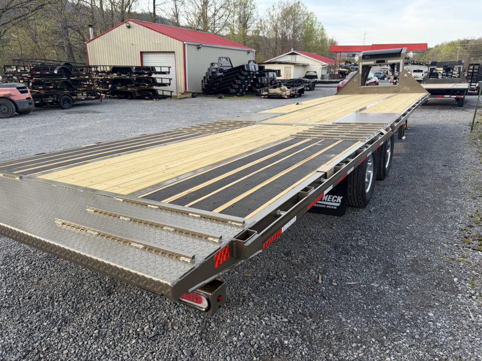 New 2026 Diamond C FMAX212 GOOSENECK TRAILER PACESETTER EDITION HYDRO JACKS & DOVE DISC BRAKES ALUMINUM OUTER RIMS