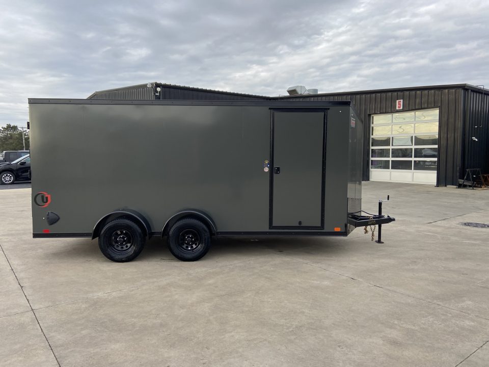 New United UJ-S-7X16 Enclosed Trailer