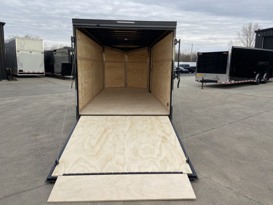 New United UJ-S-7X16 Enclosed Trailer