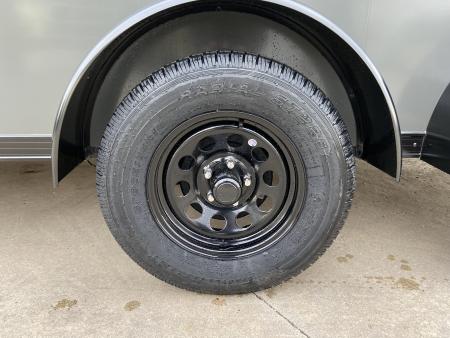 New United UJ-S-7X16 Enclosed Trailer