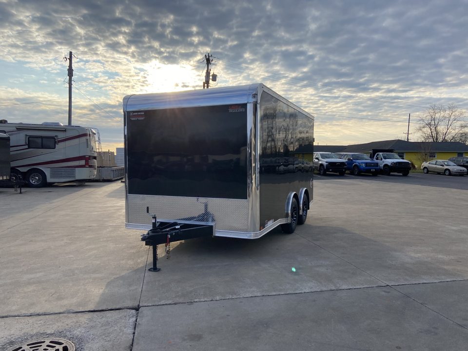 New United UXT-8.516 Enclosed Trailer