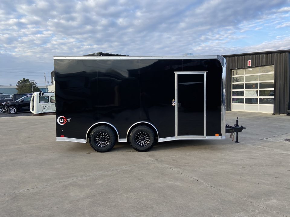 New United UXT-8.516 Enclosed Trailer