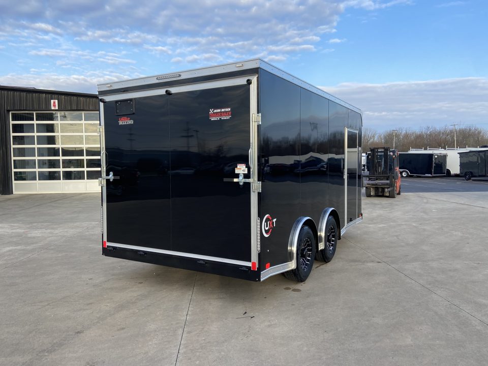New United UXT-8.516 Enclosed Trailer