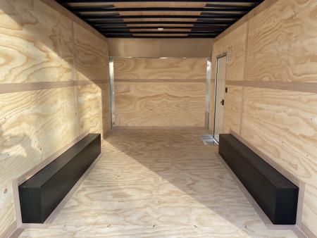 New United UXT-8.516 Enclosed Trailer