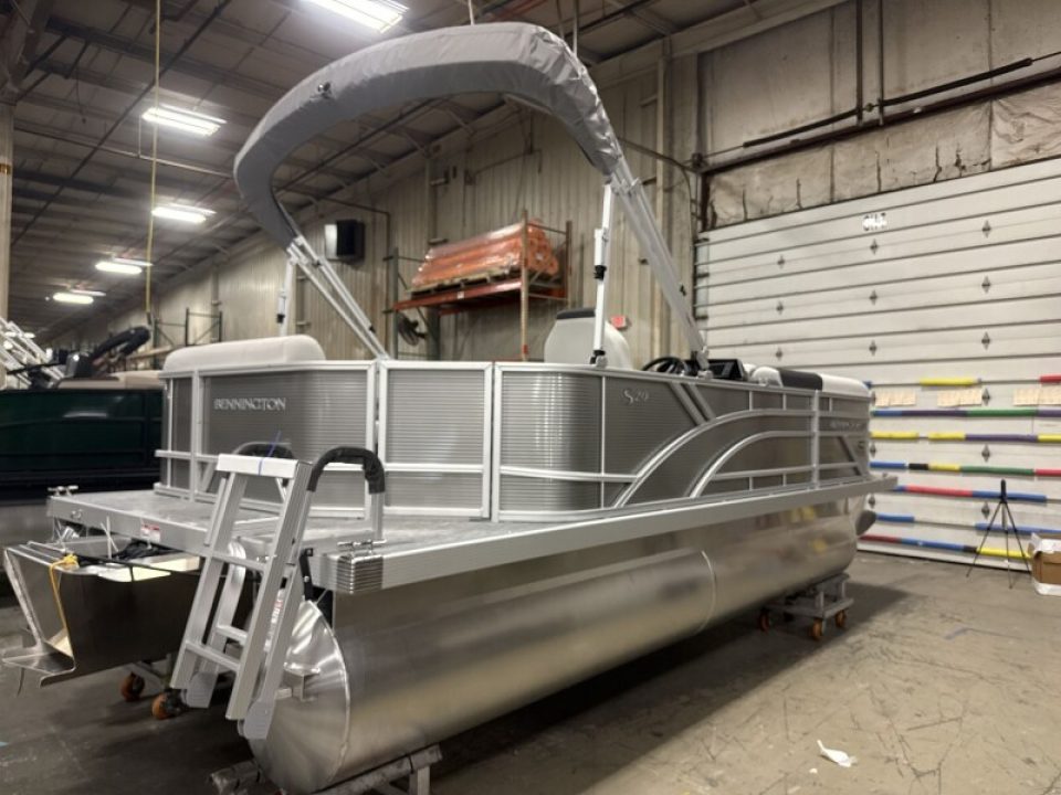 New 2026 Bennington 20 S Cruise Pontoon Boat