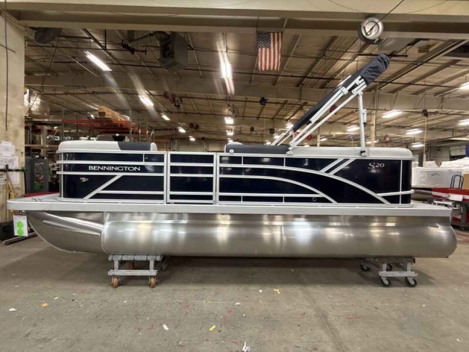 New 2026 Bennington 20 S Cruise Pontoon Boat